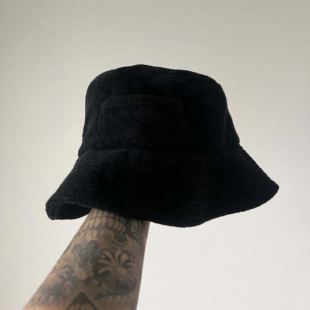 Lack of color floppy bucket hat